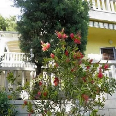 Vese - 200 M From Beach Apartment
