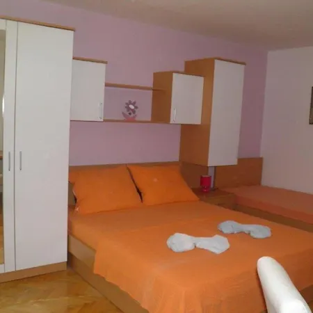 Vese - 200 M From Beach Apartment