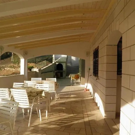 Apartment Vese - 200 M From Beach