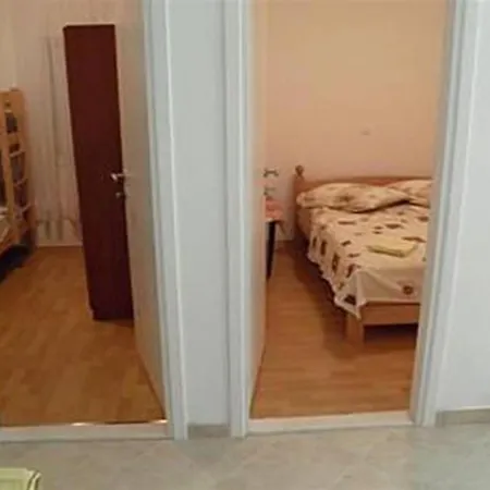 Vese - 200 M From Beach Apartment *