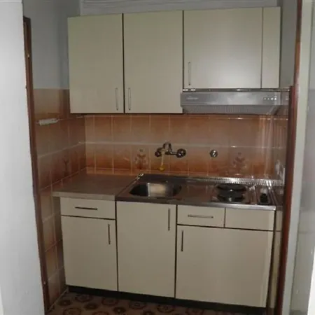 Vese - 200 M From Beach Apartment Brela