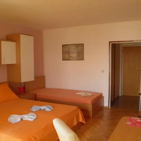 Vese - 200 M From Beach Brela