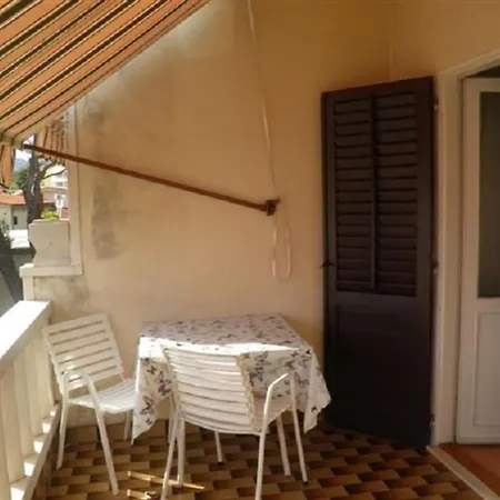 Apartment Vese - 200 M From Beach