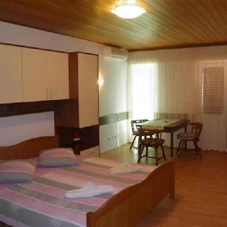 Apartman Vese - 200 M From Beach