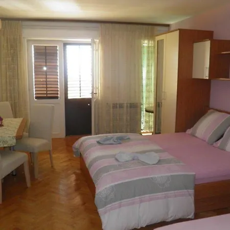 Vese - 200 M From Beach Apartman Brela